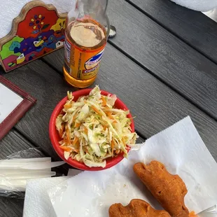 Pastelitos y Cola Champagne