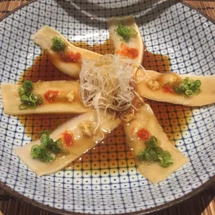 Shiro Maguro Tataki- thinly slice white tuna topped with ginger, scallion, spiced radish, with ponzu sauce.  Very fresh taste. Delightful!!!