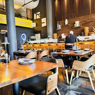 sushi and sashimi, interior