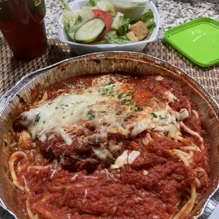 Spinach cannoli with a salad
