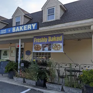 the front of the bakery