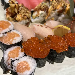 Salmon sashimi and Roe with seaweed