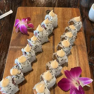 Spicy salmon and spicy tuna rolls