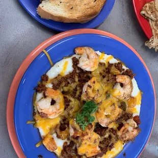 Chorizo shrimp &amp; grits with incredible rye bread !