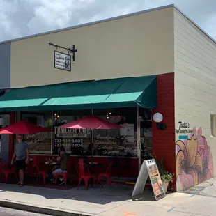 the outside of the restaurant