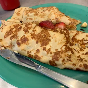 Nutella crepes minus the powdered sugar and glaze because we just came from the gym .... still delicious !!
