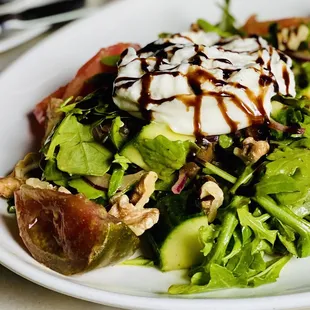 Special: Burrata salad with arugula.