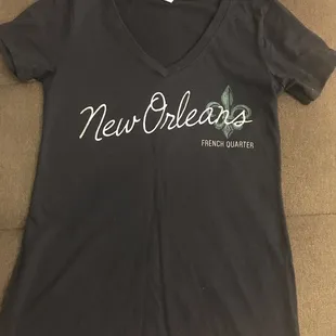 Size Small but it's still pretty loose. Wish it was a tighter fit. Navy blue. Also came in gray and peach colored