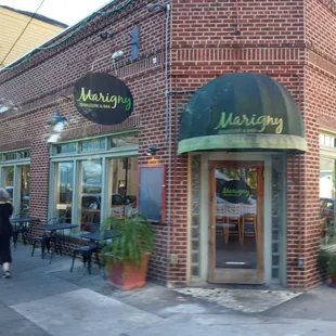 Marigny neighborhood of New Orleans
 (Tours by Isabelle | October 2022 | Guide: Steve)