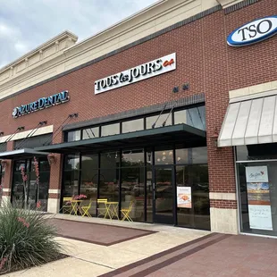 the outside of a restaurant