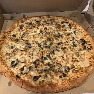 24&quot; White Garlic Chicken Pizza with no onions. It&apos;s huge!