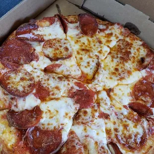 Small pepperoni. Tons of cheese!
