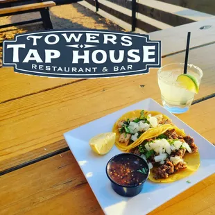 a plate of tacos and a drink