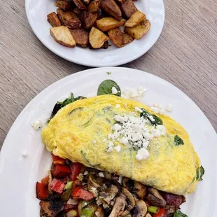 Lunch outdoors with my wonderful friend Gina. Veggie omelet is good, subbed veggies for toast, prioritizing my health. Happy Friday! 4.28.23