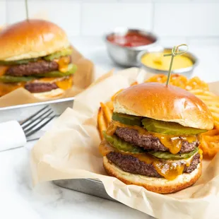  cheeseburger and fries