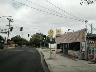 B Street Liquor Store