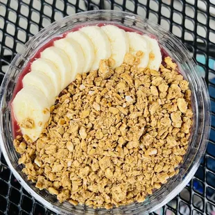 a bowl of granola with sliced bananas