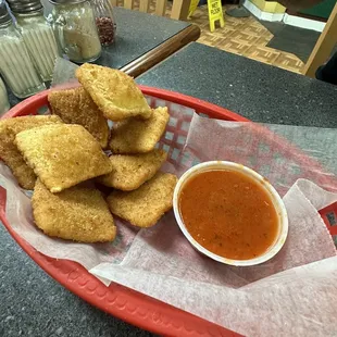 Breaded Cheese Ravioli with Marinara Sauce (10p)