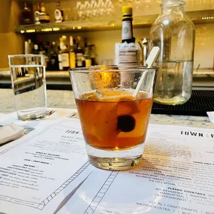 oysters and mussels, drink