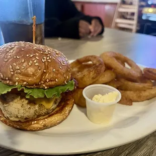 Chicken sandwich with onion rings