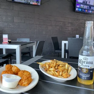 Boneless wings with buffalo sauce and Cajun fries.  As you can see, there are multiple outdoor TVs as well