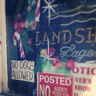 Just love that the local bar feels the need to post a sign banning dogs :)