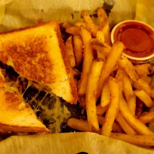 The 4x4 Que Melt. Peppered pulled pork grilled cheese sandwich. Four types of cheese. Delicious!