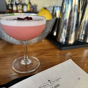 Beautiful tasty drinks, chill atmosphere and good food.