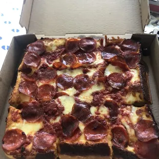 Had the thick crust pizza and it was delicious, picture looks like crust is burnt but it wasn't