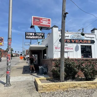 a man standing in front of a restaurant
