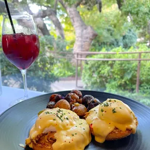 Town House Egg Benedict with crispy potatoes - both were good, but never had potatoes THIS GOOD! (11/2024)