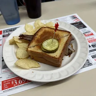 Grilled beef and onions sandwich