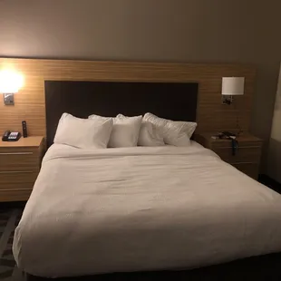 King bed: room 305 (room faces the front of the building/ front parking lot)