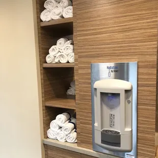 Rehydration station and sweat towels: 24/7 gym