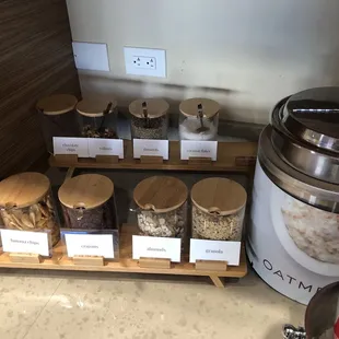 Toppings for oatmeal: continental breakfast