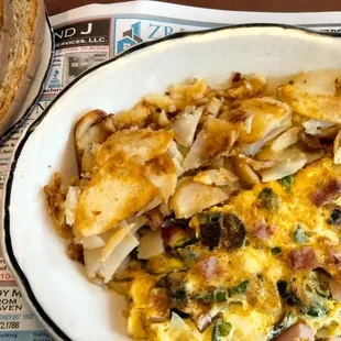 Rye bread, western omelette with jalapenos and home fries