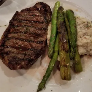 New York Strip - mashed potatoes - asparagus