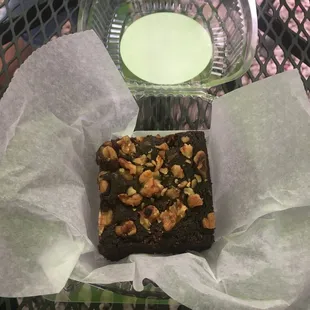 Brownie w/ walnut