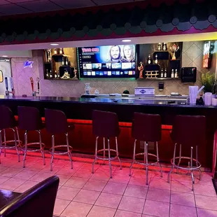 Bar/Sushi area