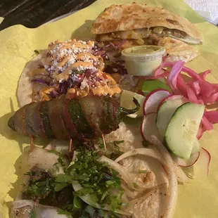 Steak, fish and gringas