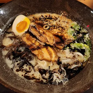 R3. Tonkotsu Black Garlic