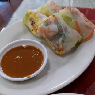 Fresh spring roll with shrimp.