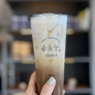 Tie Guan Yin Tea Latte (Half Sugar and Light Ice)