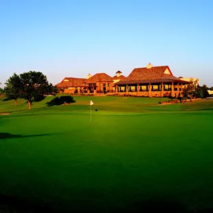 #18 Green with Clubhouse in background