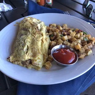 Omelet with sausage, mushrooms and Swiss cheese