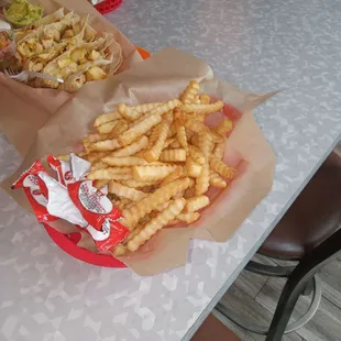 French fries 4 my daughter. She&apos;s different like that lol.