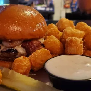 Black n Bleu with tots. Nomnom.