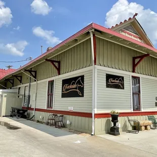 the outside of a train station