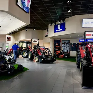 AMAZING Show Room Floor!!  High Quality Products at LOW LOW PRICES, I love this place!