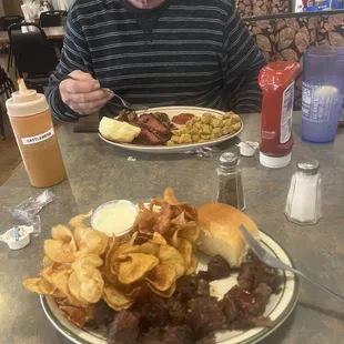 Tractor's Bbq And Grill